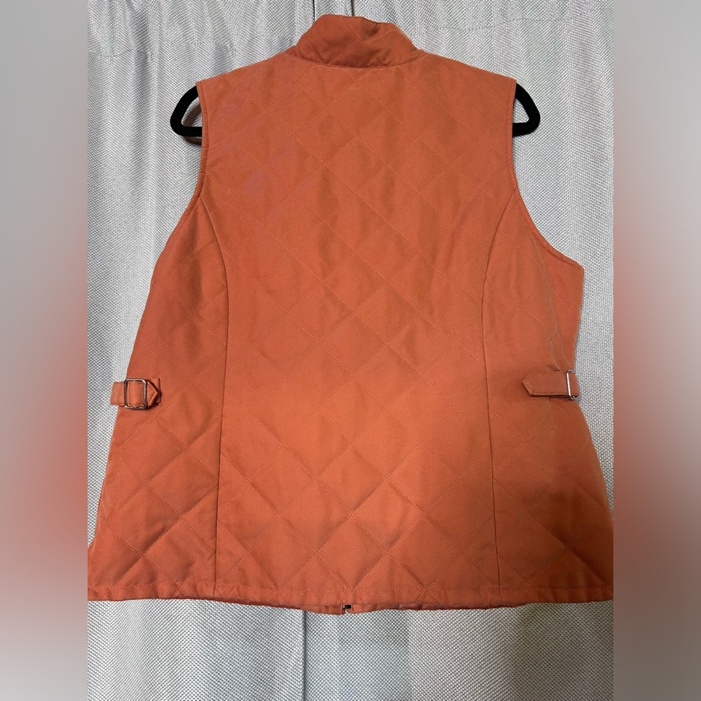 Orvis Quilted Vest in Rust Orange - Picture 3 of 6